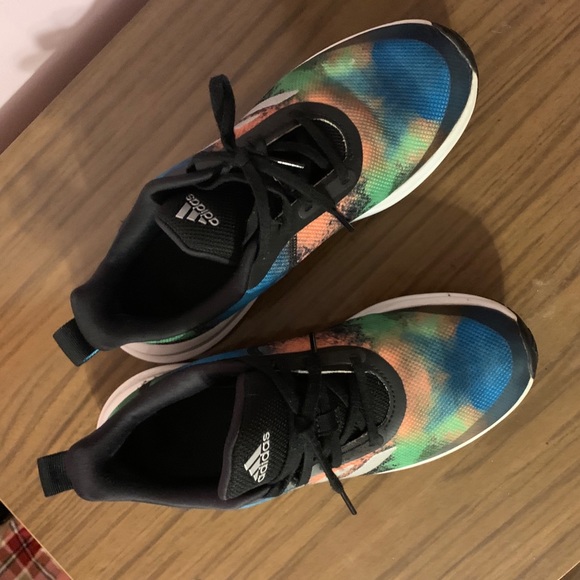 Barely worn size 6Y Adidas gym shoes - Picture 2 of 5